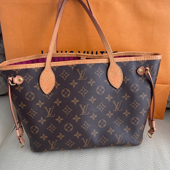Louis Vuitton Neverfull PM with ORIGINAL BOX, BAG, DUST-BAG, RIBBON & RECEIPT. - Picture 11 of 16